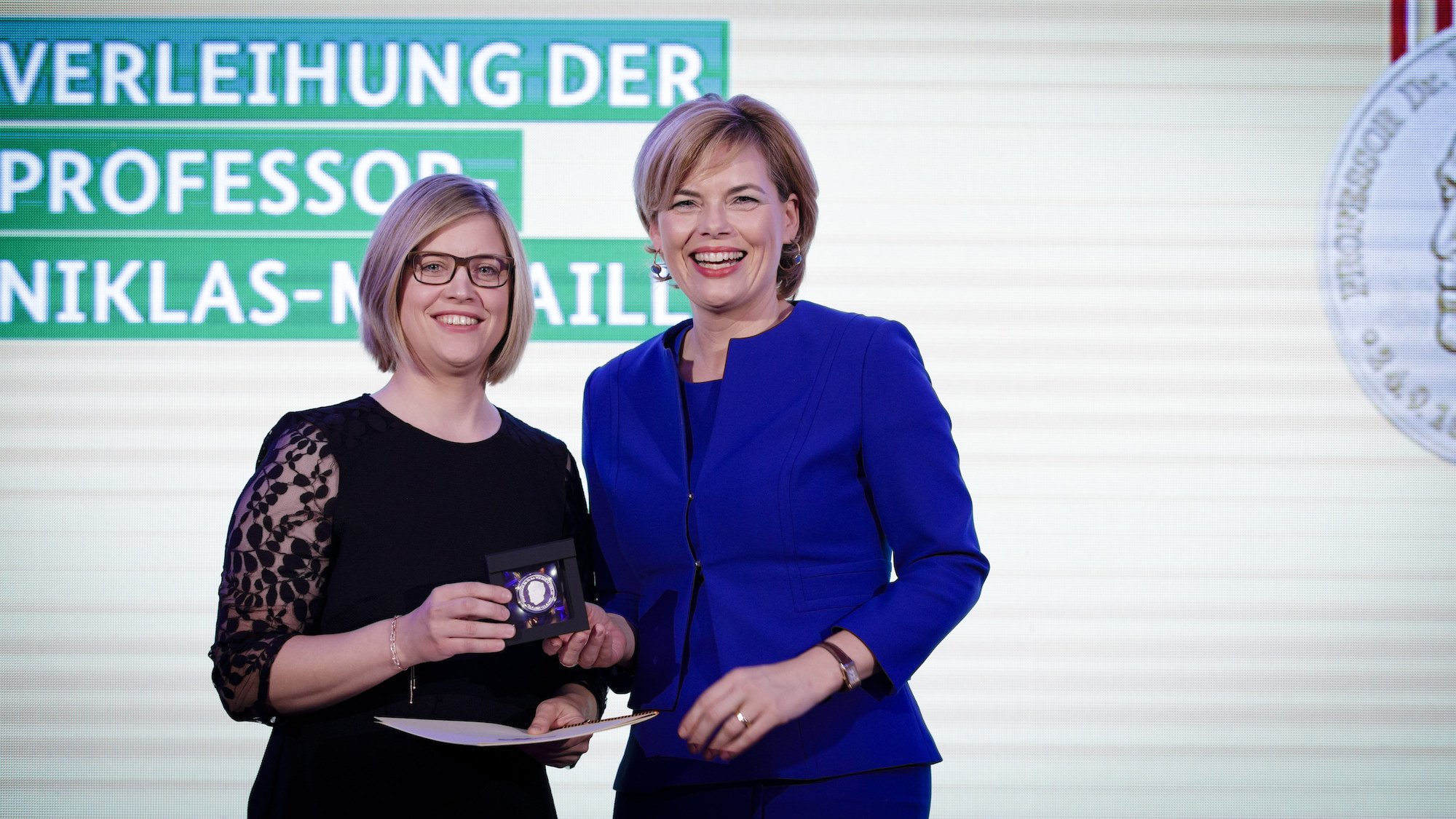 Jutta Zeisset wird Professor-Niklas-Medaille verliehen